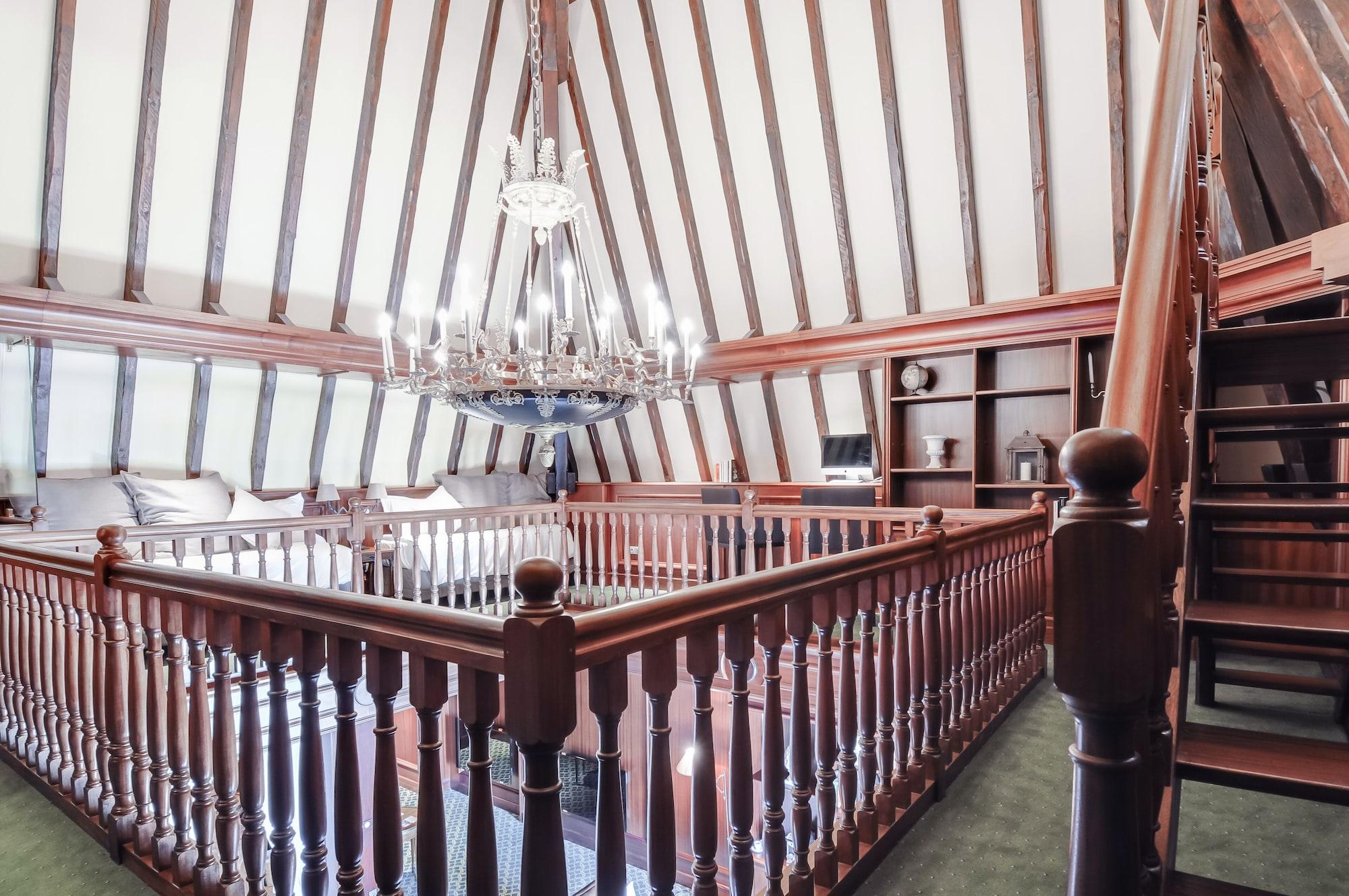 ホテル ル パラス ド モントン マントン・サン・ベルナール エクステリア 写真 The interior of the house