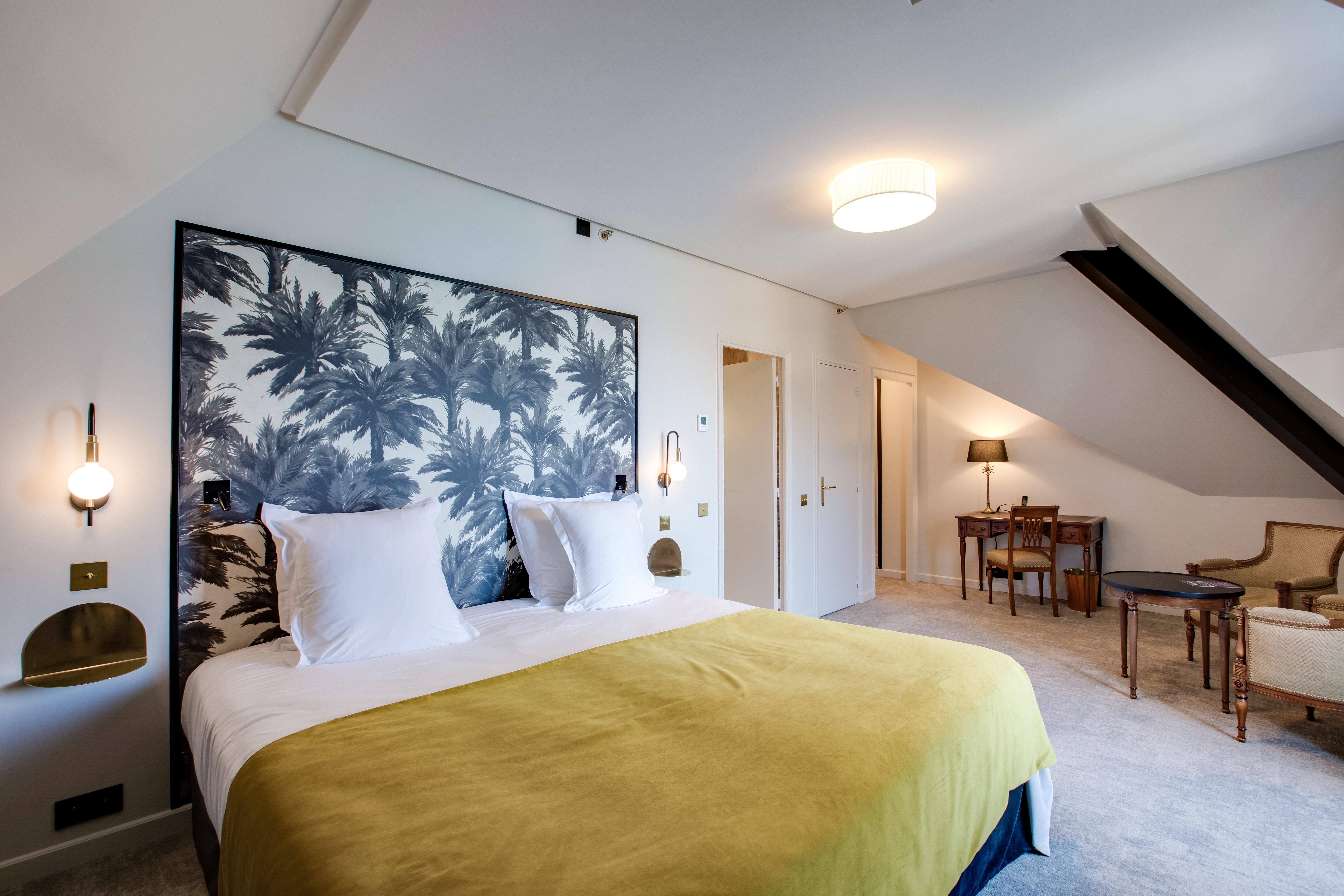 ホテル ル パラス ド モントン マントン・サン・ベルナール エクステリア 写真 A room at the hotel