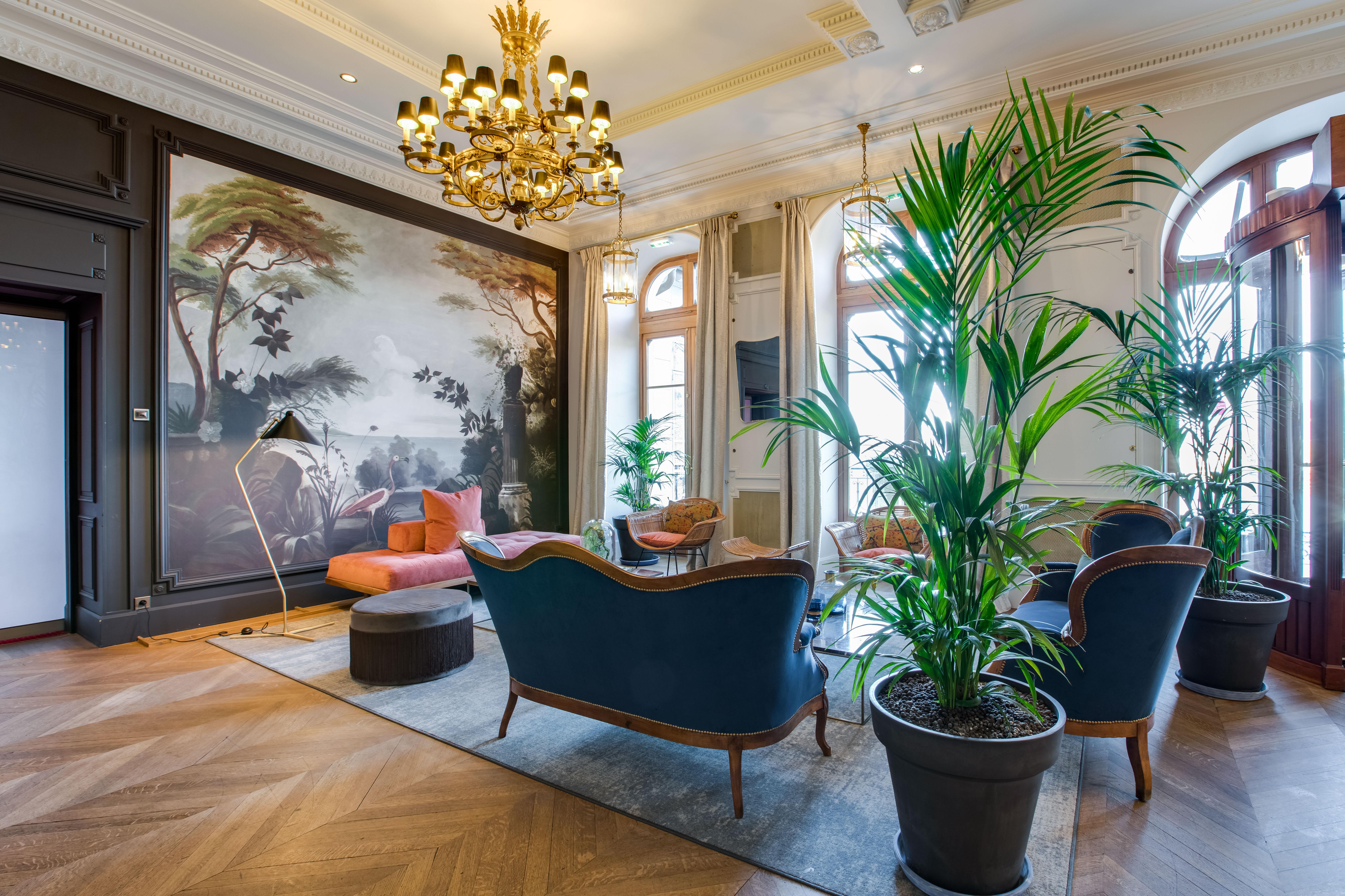 ホテル ル パラス ド モントン マントン・サン・ベルナール エクステリア 写真 The lobby of the hotel