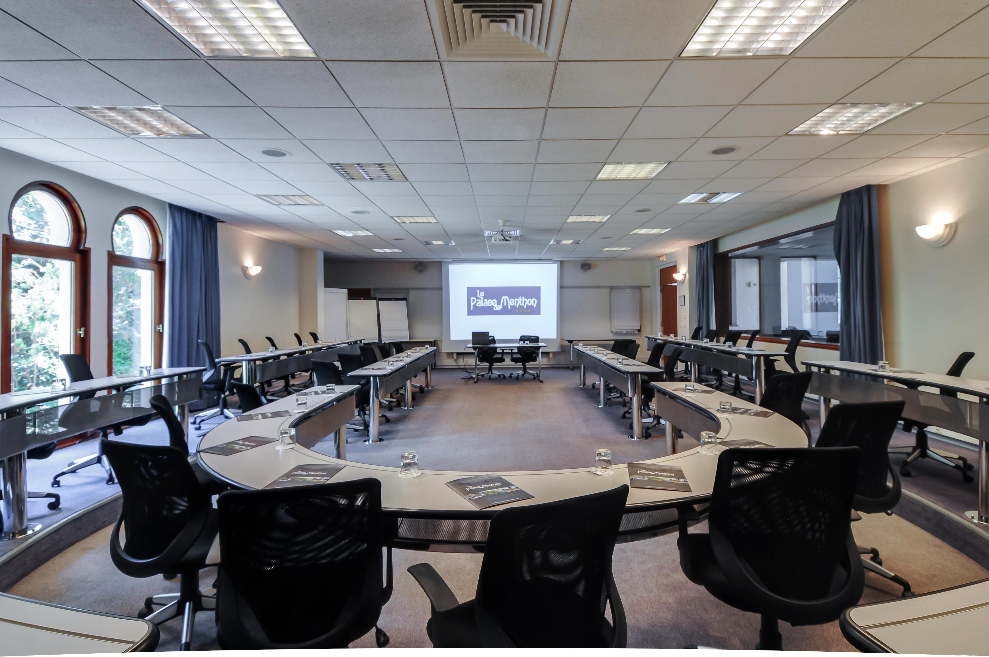 ホテル ル パラス ド モントン マントン・サン・ベルナール エクステリア 写真 The conference room