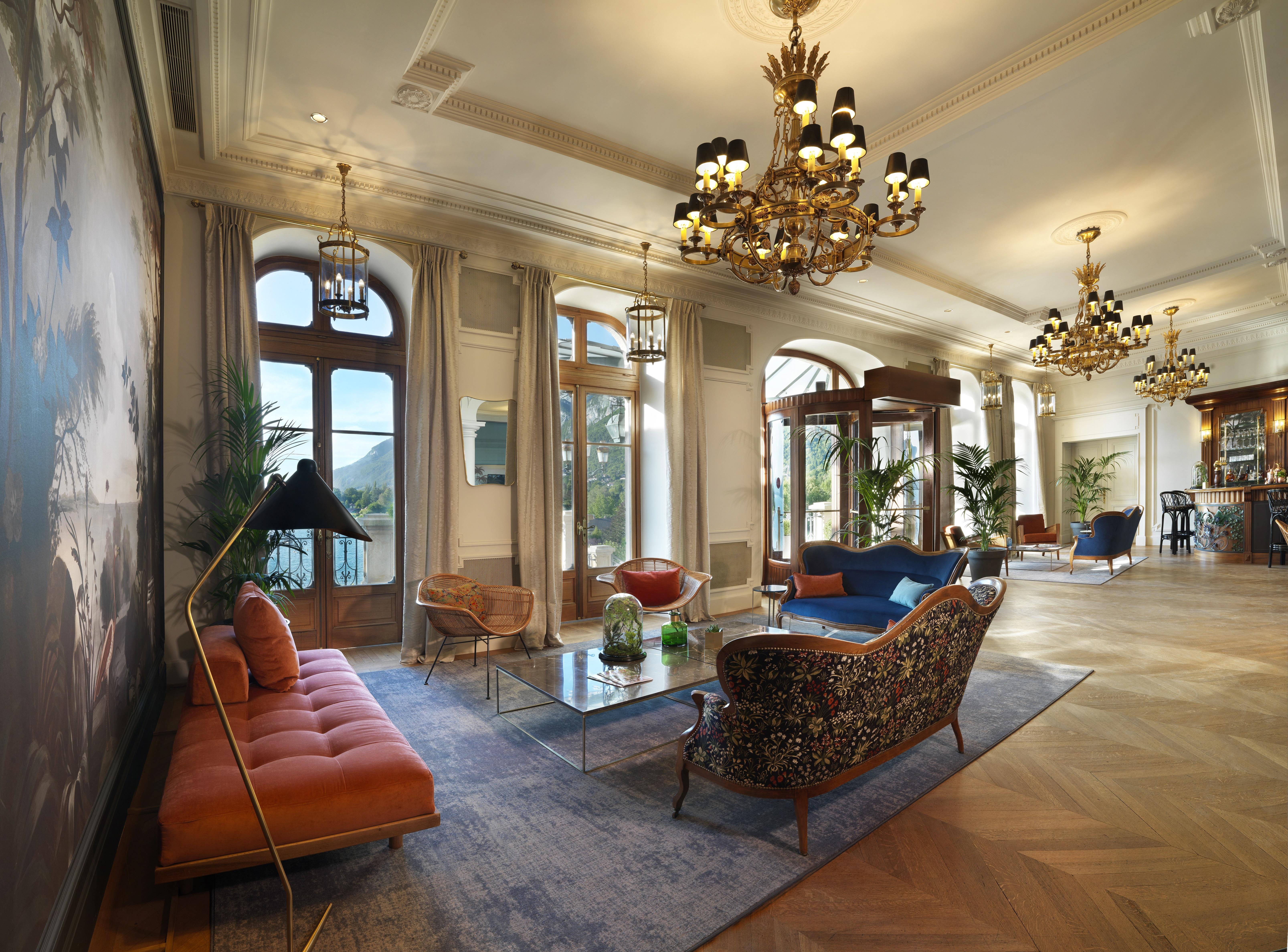 ホテル ル パラス ド モントン マントン・サン・ベルナール エクステリア 写真 The lobby of the hotel