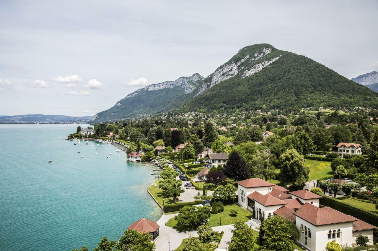ホテル ル パラス ド モントン マントン・サン・ベルナール エクステリア 写真 The town of Montreux