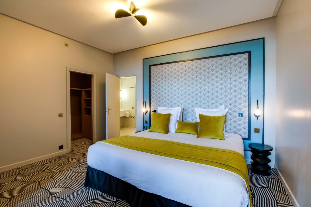 ホテル ル パラス ド モントン マントン・サン・ベルナール エクステリア 写真 A bedroom at the hotel