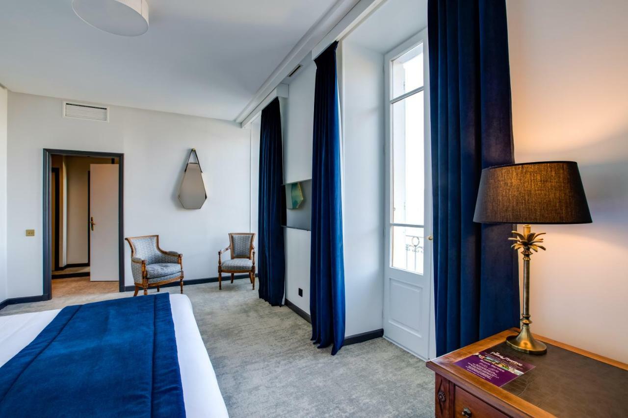 ホテル ル パラス ド モントン マントン・サン・ベルナール エクステリア 写真 A room at the hotel