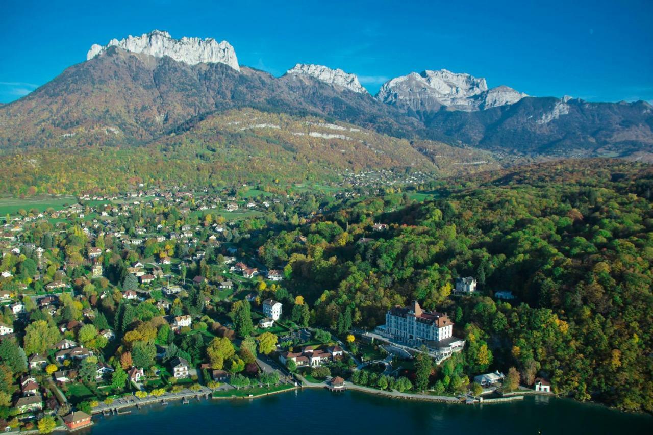ホテル ル パラス ド モントン マントン・サン・ベルナール エクステリア 写真 An aerial view of Montreux