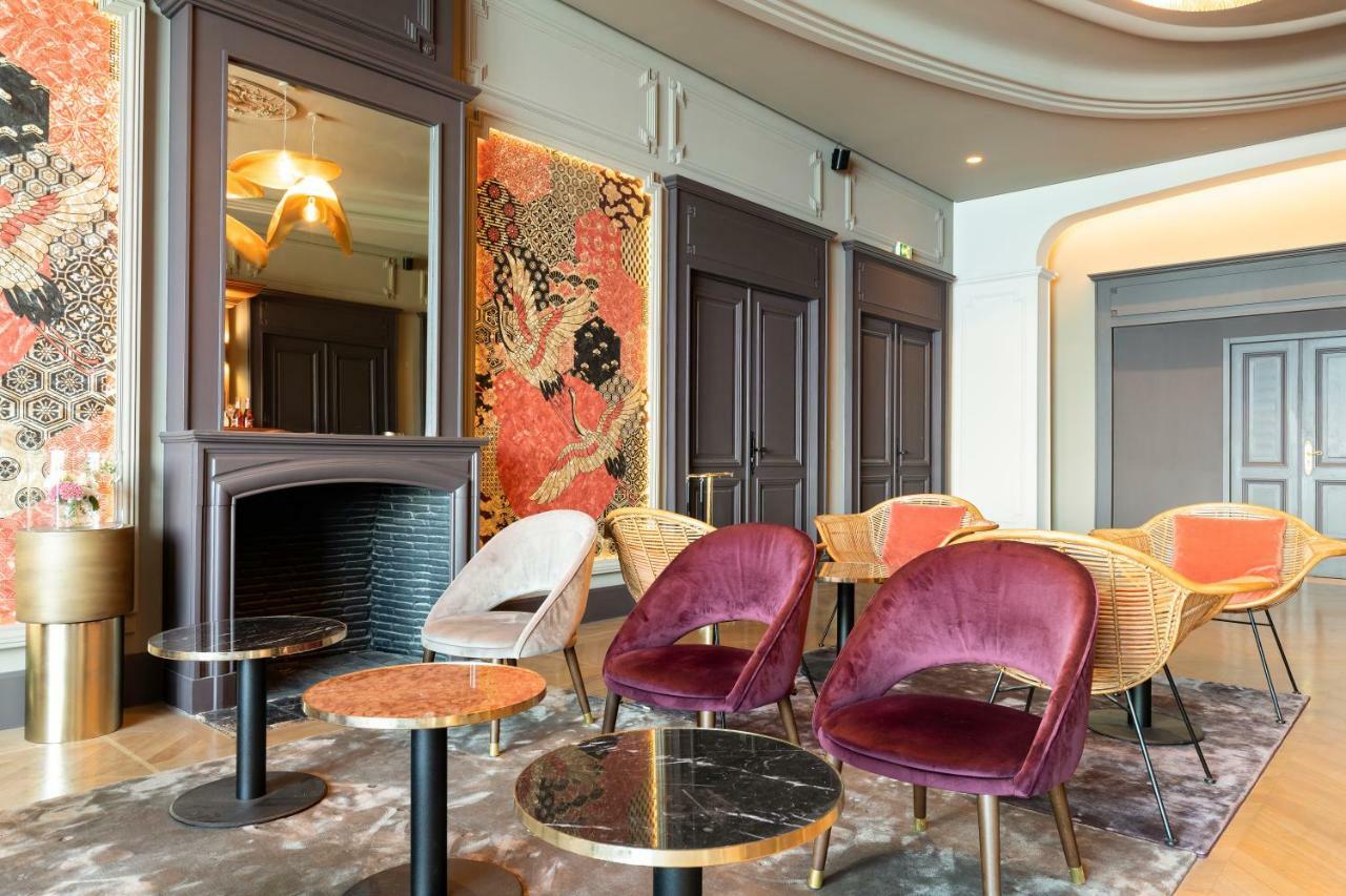 ホテル ル パラス ド モントン マントン・サン・ベルナール エクステリア 写真 The interior of the hotel